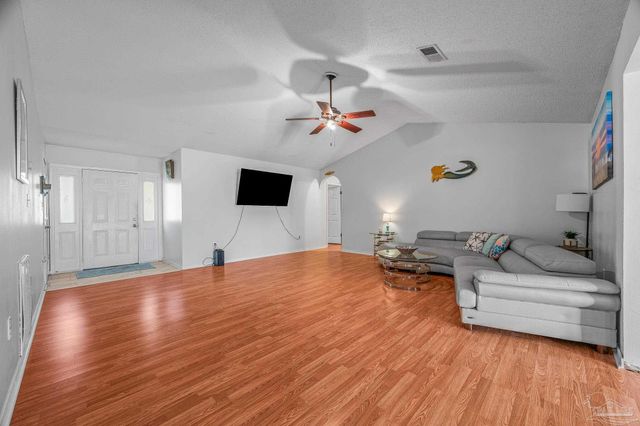 6859 Liberty St, Navarre, FL 32566