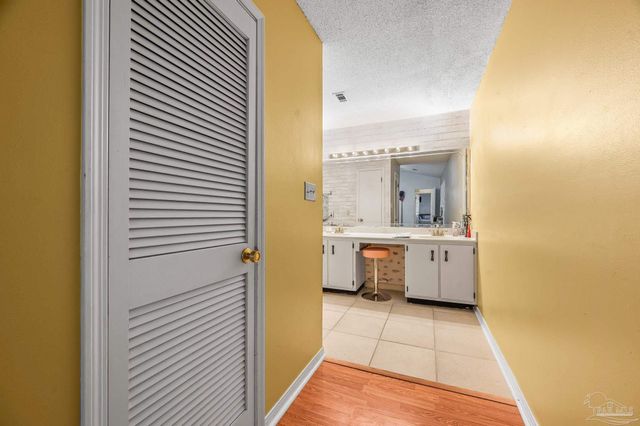6859 Liberty St, Navarre, FL 32566