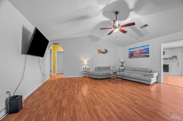 6859 Liberty St, Navarre, FL 32566