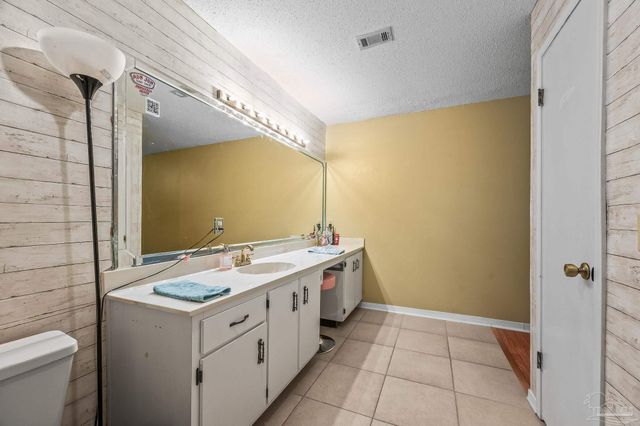 6859 Liberty St, Navarre, FL 32566