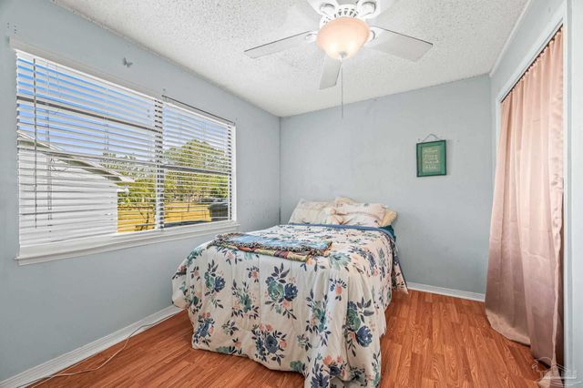 6859 Liberty St, Navarre, FL 32566