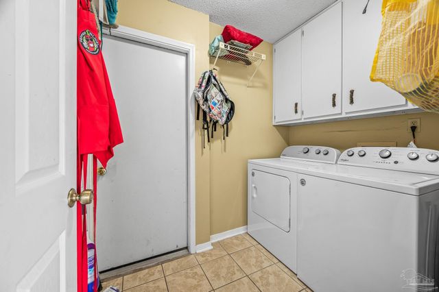 6859 Liberty St, Navarre, FL 32566
