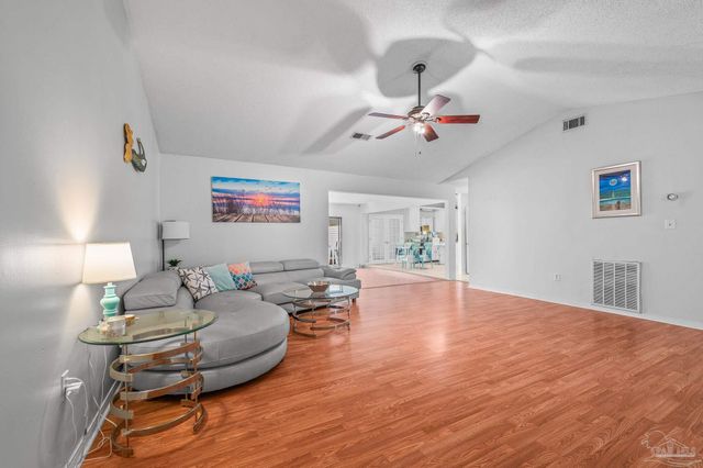 6859 Liberty St, Navarre, FL 32566