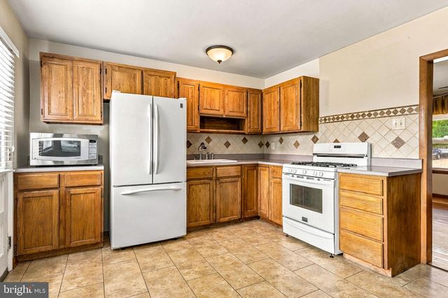 948 LOIS DR, Williamstown, NJ 08094