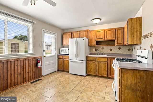 948 LOIS DR, Williamstown, NJ 08094