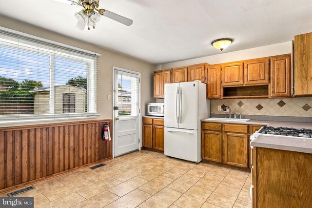 948 LOIS DR, Williamstown, NJ 08094