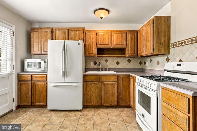 948 LOIS DR, Williamstown, NJ 08094