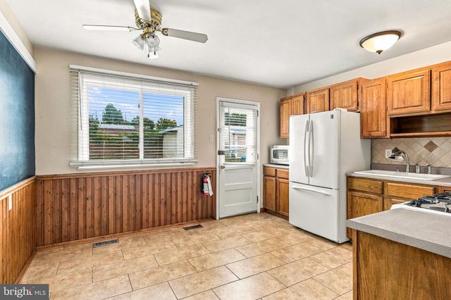 948 LOIS DR, Williamstown, NJ 08094