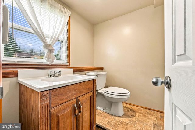 948 LOIS DR, Williamstown, NJ 08094