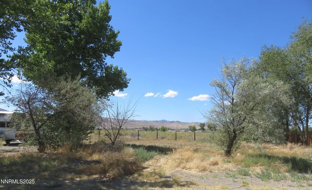5 Pebble Beach Lane, Yerington, NV 89447