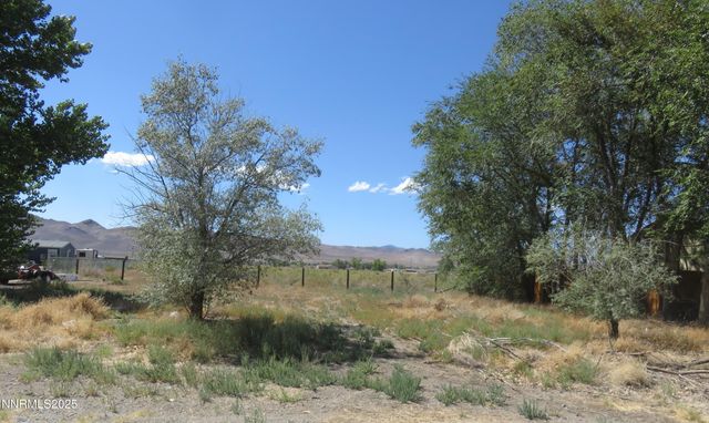 5 Pebble Beach Lane, Yerington, NV 89447