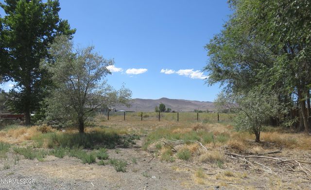 5 Pebble Beach Lane, Yerington, NV 89447