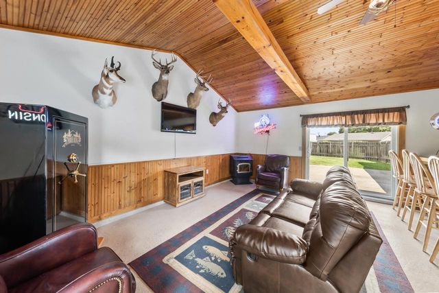 162 Debbie DRIVE, Waukesha, WI 53189