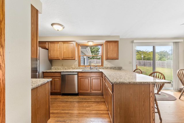 162 Debbie DRIVE, Waukesha, WI 53189
