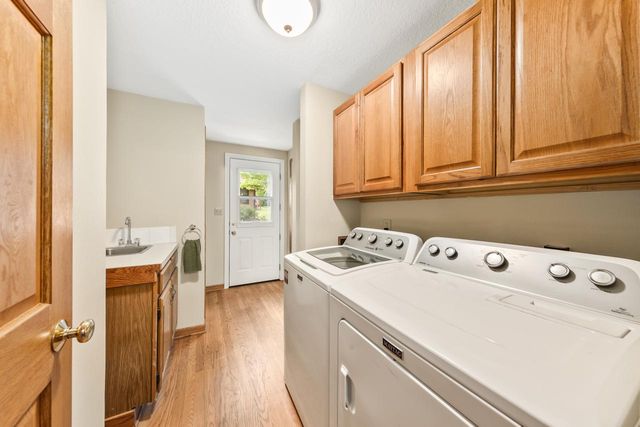 162 Debbie DRIVE, Waukesha, WI 53189