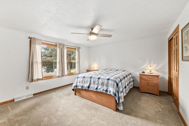 162 Debbie DRIVE, Waukesha, WI 53189