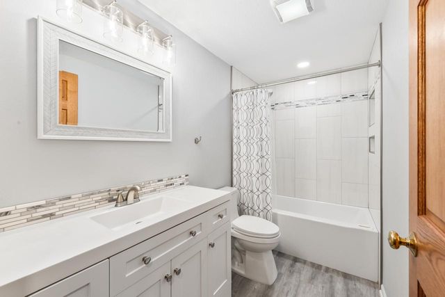 162 Debbie DRIVE, Waukesha, WI 53189