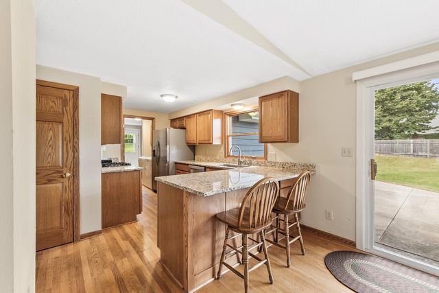 162 Debbie DRIVE, Waukesha, WI 53189