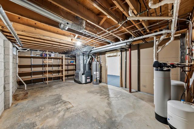162 Debbie DRIVE, Waukesha, WI 53189