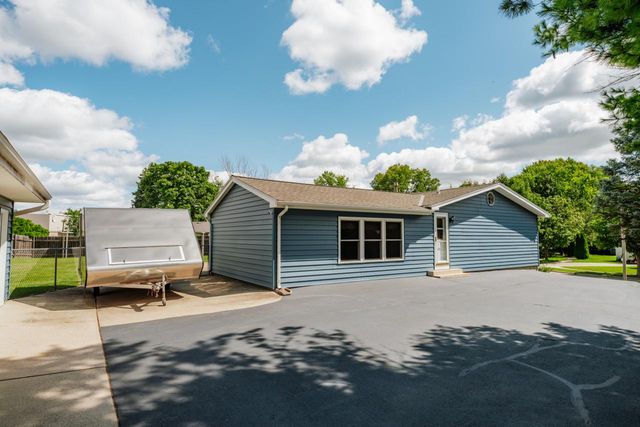 162 Debbie DRIVE, Waukesha, WI 53189