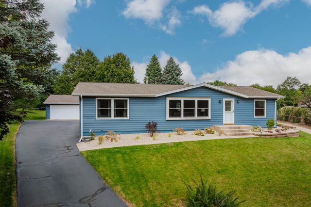 162 Debbie DRIVE, Waukesha, WI 53189