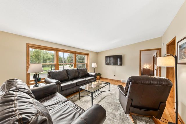 162 Debbie DRIVE, Waukesha, WI 53189