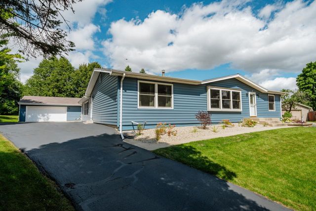 162 Debbie DRIVE, Waukesha, WI 53189