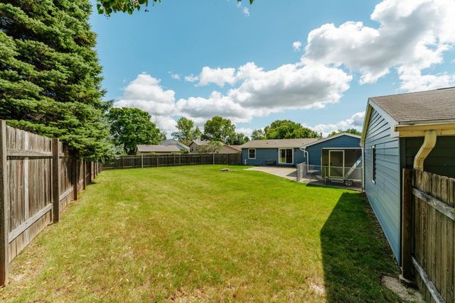 162 Debbie DRIVE, Waukesha, WI 53189