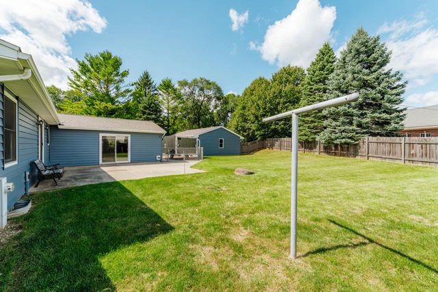 162 Debbie DRIVE, Waukesha, WI 53189