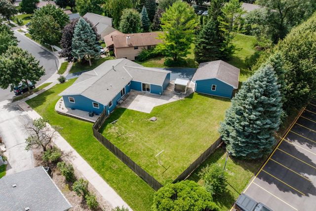 162 Debbie DRIVE, Waukesha, WI 53189
