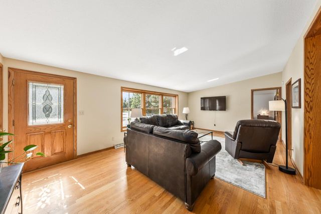 162 Debbie DRIVE, Waukesha, WI 53189