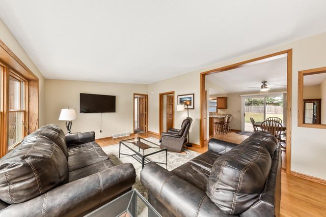 162 Debbie DRIVE, Waukesha, WI 53189