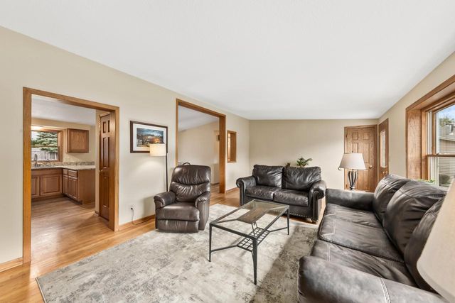 162 Debbie DRIVE, Waukesha, WI 53189