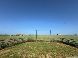 00 FM 462, Bigfoot, TX 78005