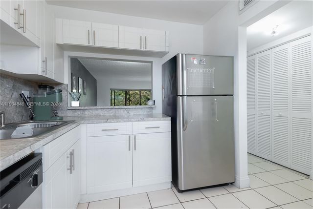 8885 Fontainebleau Blvd 205, Miami, FL 33172