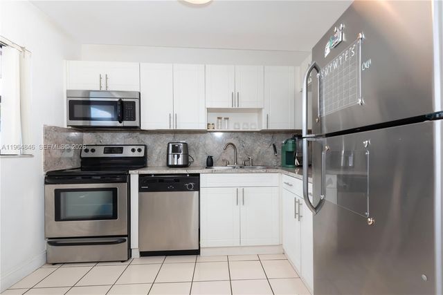 8885 Fontainebleau Blvd 205, Miami, FL 33172