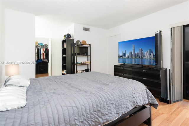 8885 Fontainebleau Blvd 205, Miami, FL 33172