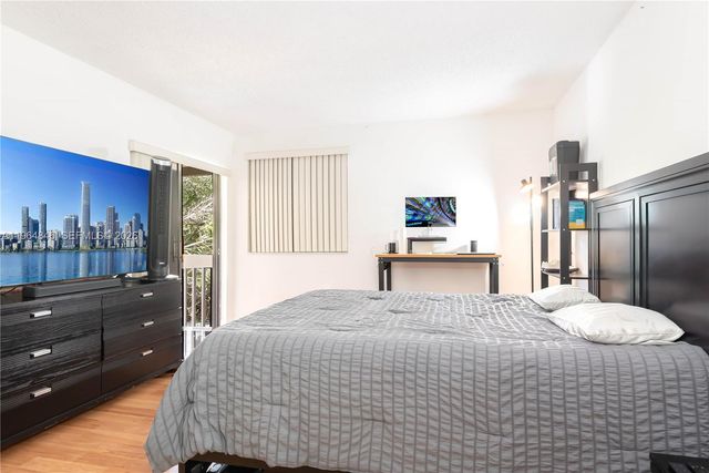 8885 Fontainebleau Blvd 205, Miami, FL 33172