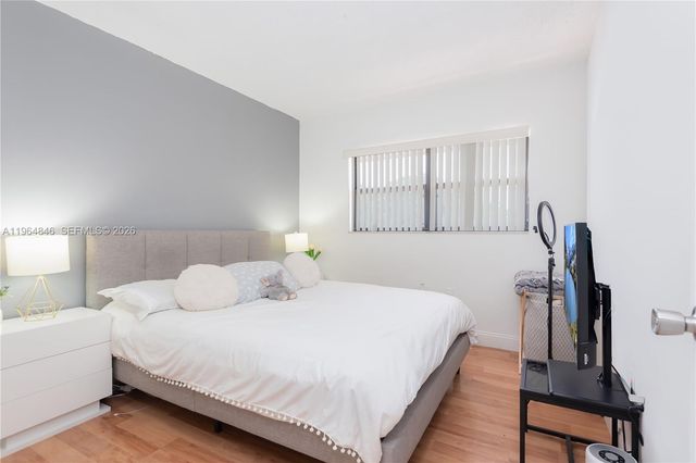 8885 Fontainebleau Blvd 205, Miami, FL 33172