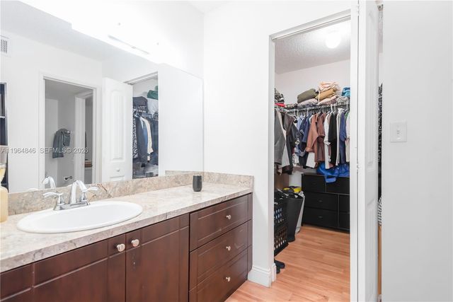 8885 Fontainebleau Blvd 205, Miami, FL 33172