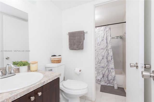 8885 Fontainebleau Blvd 205, Miami, FL 33172