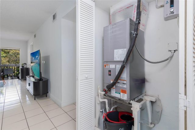 8885 Fontainebleau Blvd 205, Miami, FL 33172