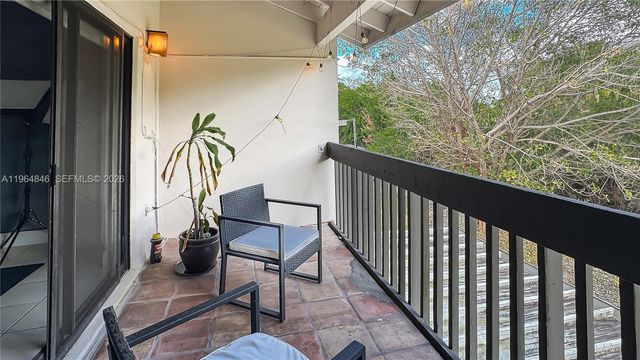 8885 Fontainebleau Blvd 205, Miami, FL 33172