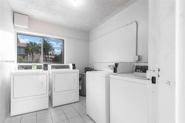 8885 Fontainebleau Blvd 205, Miami, FL 33172