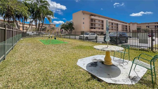 8885 Fontainebleau Blvd 205, Miami, FL 33172