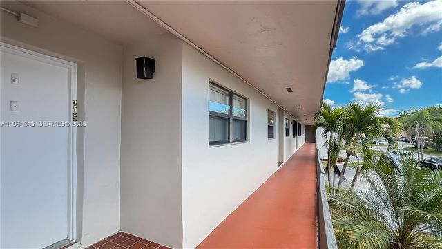 8885 Fontainebleau Blvd 205, Miami, FL 33172
