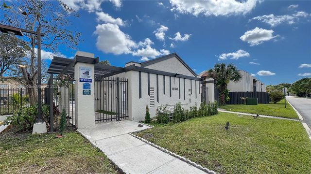 8885 Fontainebleau Blvd 205, Miami, FL 33172