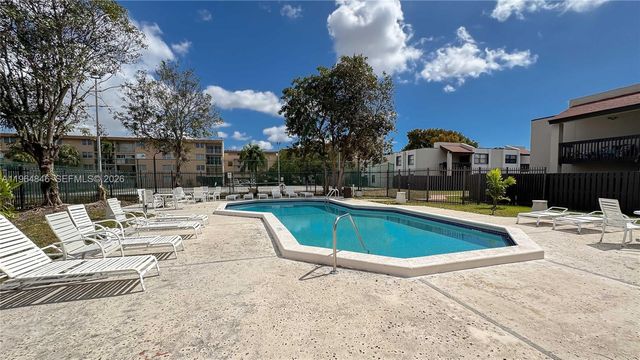 8885 Fontainebleau Blvd 205, Miami, FL 33172