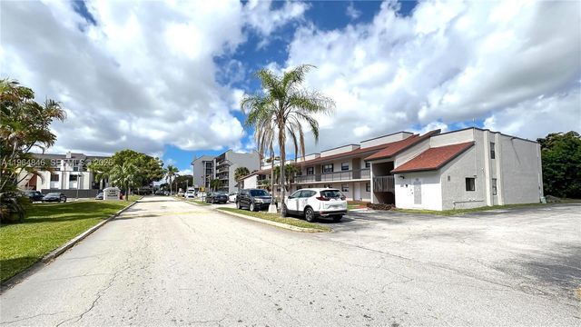 8885 Fontainebleau Blvd 205, Miami, FL 33172