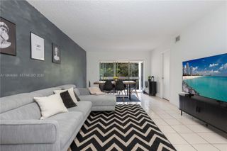 8885 Fontainebleau Blvd 205, Miami, FL 33172